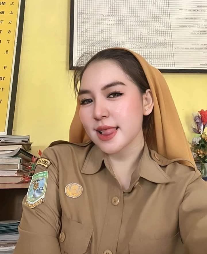 Guru Viral Jilbab penjual kopi di grepe sambil ngepong peli crot dimulut Top Global 2025 New