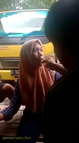 jilbab Indo yang pernah viral pada masanya SPG Minuman Di Grepe Oleh Supir2 Truk