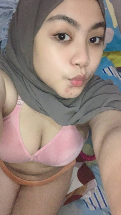 Viral Barat, Hijab Asal Malaysia yang Terinspirasi dari Yandex Biru